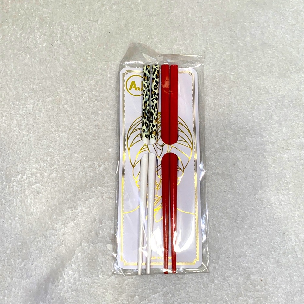 1 LEFT!🆕Set of 2: Wooden Hair Sticks Leopard Print White/Red